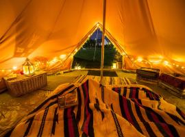 The Paddock Wildcamp，位于佩伦波斯的豪华帐篷