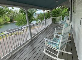 Winnisquam Lake House，位于蒂尔顿的酒店