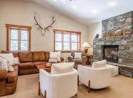 Newly Updated Red Slate 4 is a 4 Bedrm 3 full Bathrm Townhome Close to Canyon Lodge That Sleeps 10