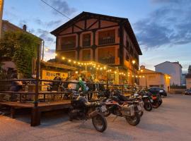 Hostal Restaurante Serrania，位于特拉加塞特的酒店