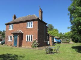 Large 4 Bedroom House in Norfolk Perfect for Families and Groups of Friends，位于Stoke Ferry的酒店