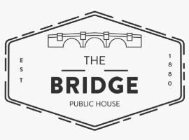 The bridge hotel，位于滕伯里的酒店
