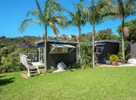 Four Palms Cottage - Onetangi Holiday Home
