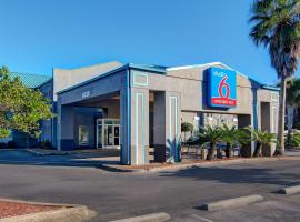 Studio 6 Pensacola, FL - West I-10，位于彭萨科拉的酒店