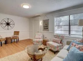 #114 Colorful Charming Condo 2BDR/2 Parking