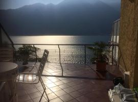 Lago Maggiore- Casa Roccia-Ferienwohnung in Pino sulla Sponda，位于Pino Lago Maggiore的公寓