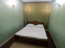 Continental Hotel & Sauna，位于Meghri的酒店
