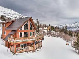 Stunning Alaskan Getaway with River and Mtn Views，位于Eagle River的酒店