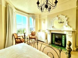 West Hill Retreat Edwardian Balconette City View Ensuite with Free Parking，位于海斯廷斯的度假短租房