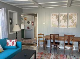 Rustic 2 Bedroom Boho Apartment，位于拉勒米的酒店