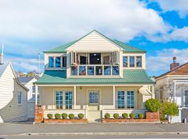 Beachfront Villa，位于纳皮尔的度假屋