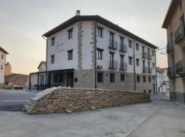 APARTHOTEL CASTELLFORT，位于Castellfort的酒店