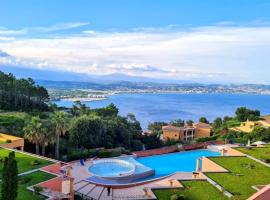 Vue mer et sur la baie de Cannes piscine 450m2 randonnée VTT au pied de l Esterel，位于泰晤勒·苏尔·梅尔钻头海滩附近的酒店