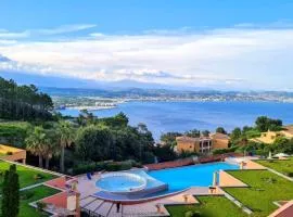 Vue mer et sur la baie de Cannes piscine 450m2 randonnée VTT au pied de l Esterel