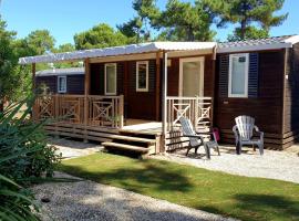 Mobil home Happiness33 dans camping 5 étoiles accès direct plage Vendays Montalivet，位于旺代蒙塔利韦的酒店