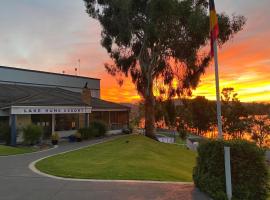 Lake Hume Resort，位于Lake Hume的酒店