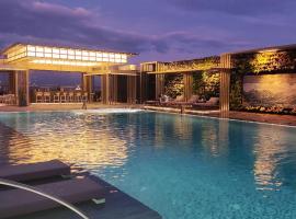 Hotel Okura Manila - Staycation Approved，位于马尼拉新港购物中心附近的酒店
