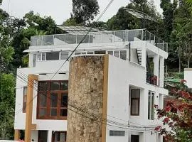 GAMPOLA Hazelton Square