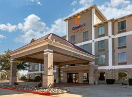 Comfort Suites Waco Near University Area，位于韦科的带泳池的酒店