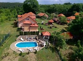 Etno selo Milanovic - Nonac，位于Kuršumlija卢科夫斯卡温泉浴场附近的酒店