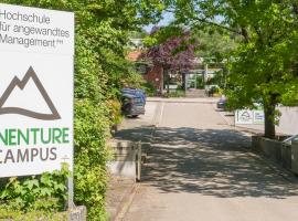 冒险校园宾馆，位于特罗伊赫特林根的酒店