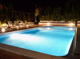 Villa ELTAEL - Rita Apartment - Warm pool until 5 Nov 2024，位于曼塔罗塔Cacela附近的酒店