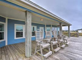 Walk to Beach Coastal Home in Port Bolivar!，位于博利瓦港的酒店