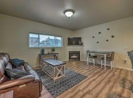 Central Apt Private Fireplace and Patio Access