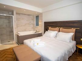 Jacuzzi Suite Home by Enjoy Garda Hotel，位于佩斯基耶拉德加达的带按摩浴缸的酒店