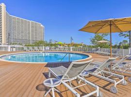 Panama City Beach Living Resort Ideal for Family!，位于巴拿马城海滩贝壳岛附近的酒店