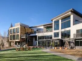 The Block Hotel & Commons