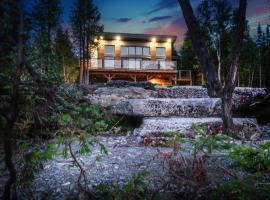 Stone Cove Waterfront Adults Only B&B，位于托伯莫里的酒店