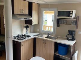 Mobilhome 6 personnes，位于圣乔治-德迪多讷的酒店