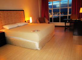 Cebu Dulcinea Hotel and Suites-MACTAN AIRPORT HOTEL，位于麦克坦的酒店