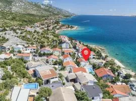 2 Bedroom Beautiful Apartment In Ribarica