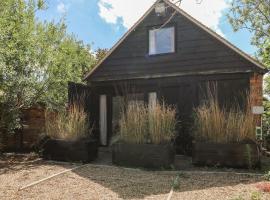 Broadford Barn - Barn conversion in picturesque village，位于Shalford的酒店