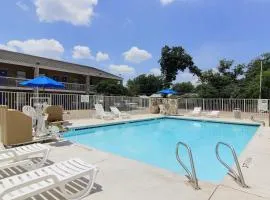 Motel 6 Austin, TX - Central Downtown UT