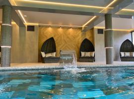 Oasis Resort & Spa，位于里沃的带泳池的酒店