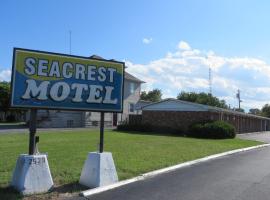 Seacrest Motel，位于桑达斯基幽灵庄园探险游乐中心附近的酒店