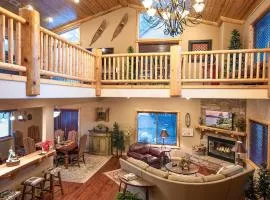 Luxury Cabin-Walk to Bear Mountain Resort, Trails & Golf