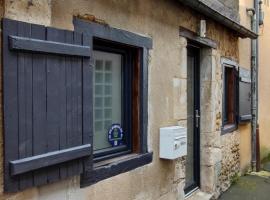 Chaleureuse petite maison de bourg，位于萨尔特河畔博蒙的酒店