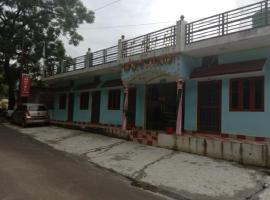 HOTEL PUSPWAN AND RESTAURANT by StayApart，位于Ukhimath的酒店