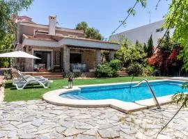 Gran Chalet céntrico con piscina y bbq privada a 5 minutos playa