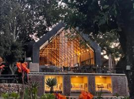 FOUR20 Bespoke Hotel，位于约翰内斯堡的酒店