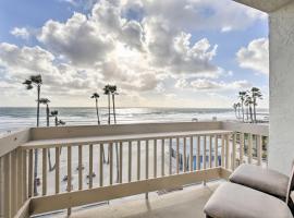 Charming Oceanside Condo with Beach and Pool Access!，位于奥欣赛德的酒店