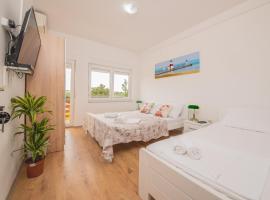 hotel riviera starigrad paklenica，位于斯塔利格拉德-帕克利尼卡的酒店