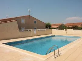 Pavillon avec piscine commune à 500m de la plage