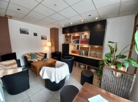 SARL DU PARC Hôtel Les Tremplins，位于La Chaux Neuve的酒店