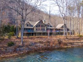 Serenity on the River Luxe Lewisburg Cabin!