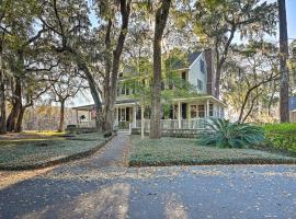 Riverside Cottage Close to Ocean and Myrtle Beach，位于默勒尔斯因莱特的酒店